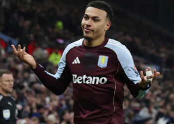 Morgan Rogers Double Sinks Manchester United as Aston Villa Stay on Leaders’ Heels