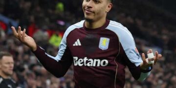 Morgan Rogers Double Sinks Manchester United as Aston Villa Stay on Leaders’ Heels