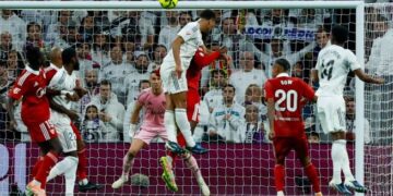 Bellingham abre el marcador con su clásico cabezazo