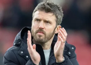 Carrick emerges as favourite for Man United caretaker role