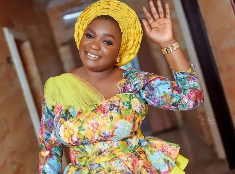 ‘Omije Ojumi’ Gospel Singer Bunmi Akinnaanu Dies at 48
