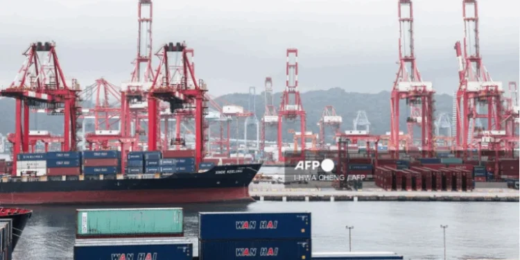 US Strikes Deal With Taiwan to Cut Tariffs, Boost Chip Investment